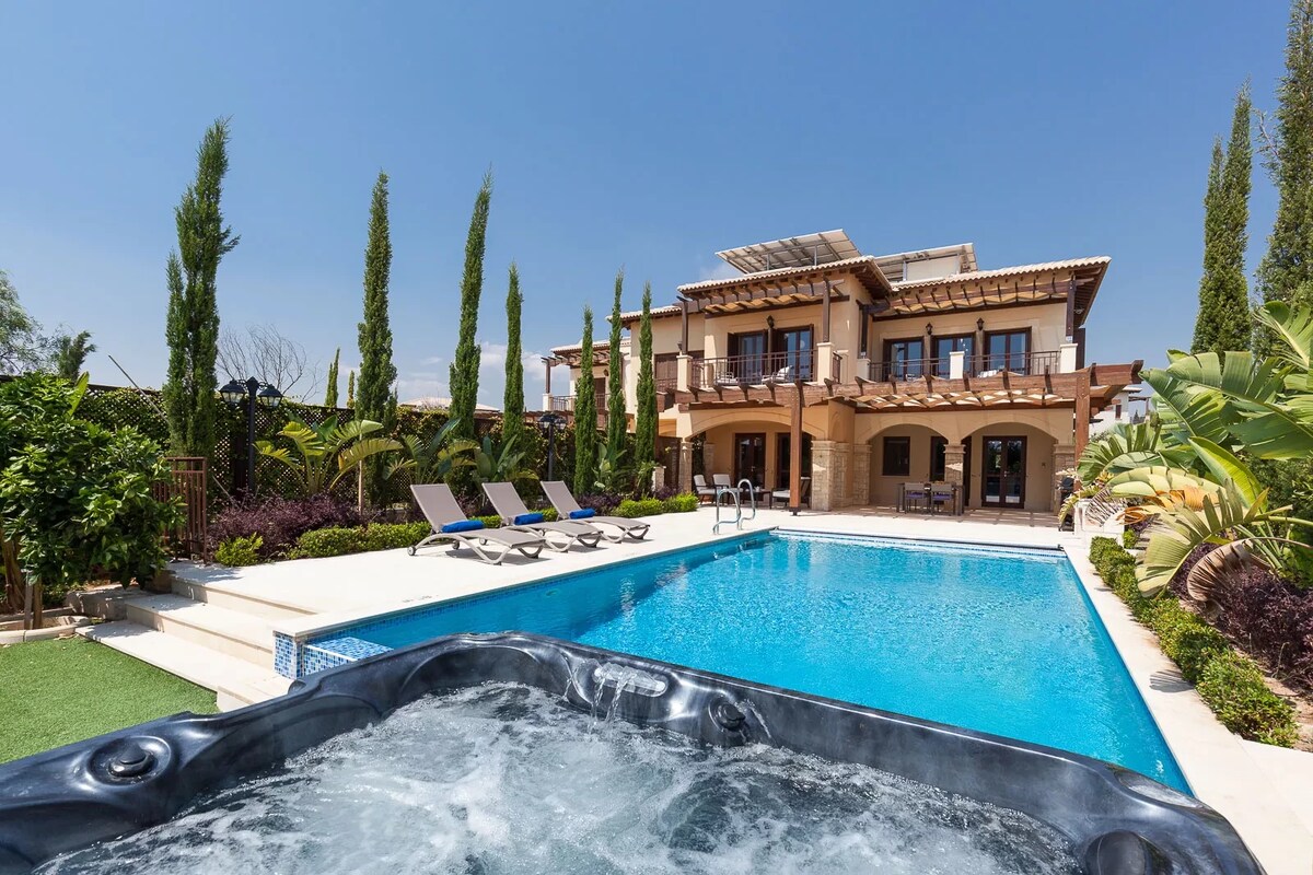 Luxury Villa AJ
 04 with private heated pool