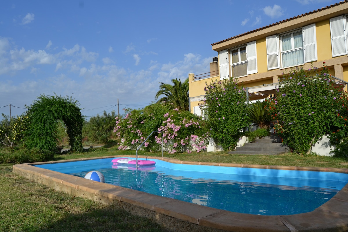 Villa with sea and montain views.