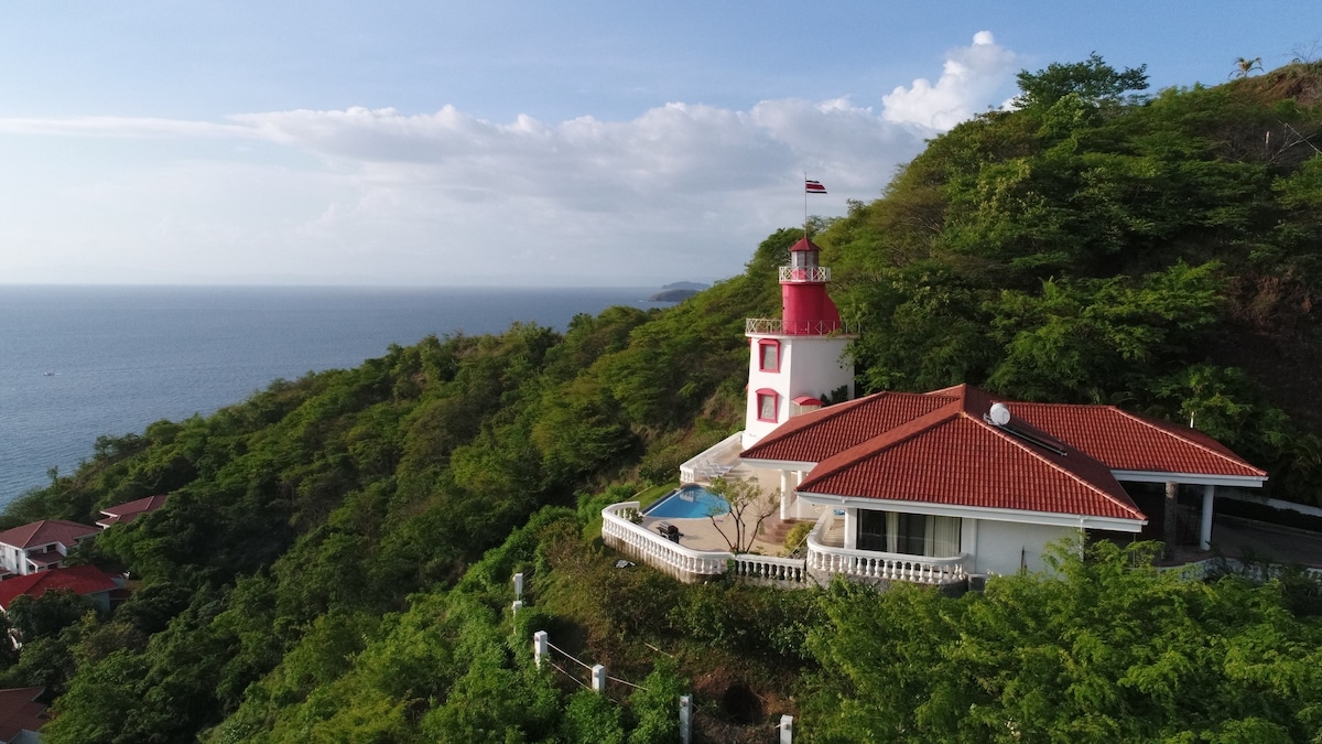 The Lighthouse Ocotal。靠近海滩。