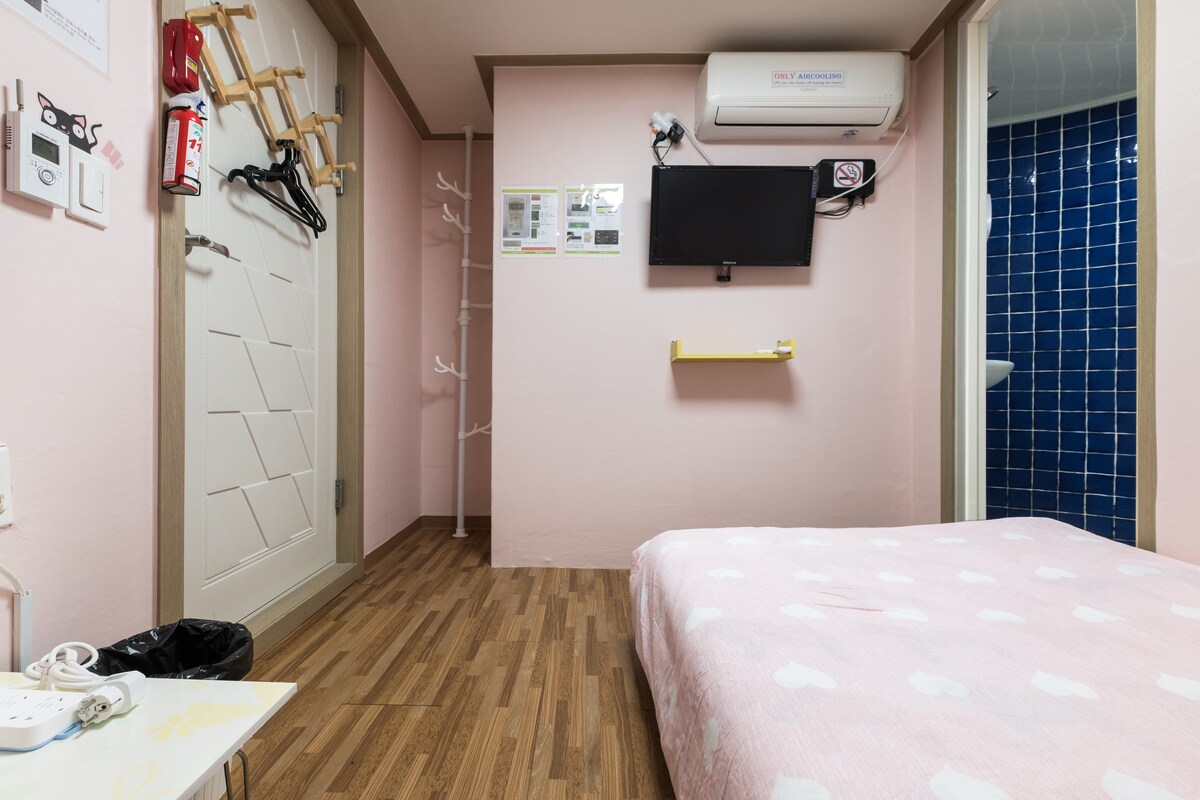 Myeongdong, Free breakfast, Private bathroom 102