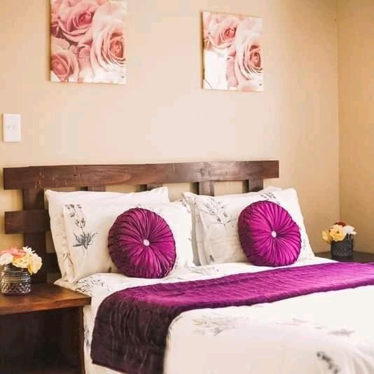 Spacious rooms with in-suite bathrooms. There is double bed units, sharing units and a 6 sleeper unit to choose from.
We have 3 beautiful pools with decks and braai areas