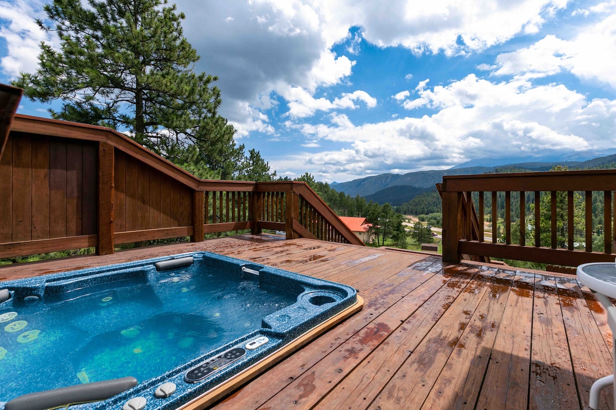 Big Family Getaway - Mountain View & Hot Tub