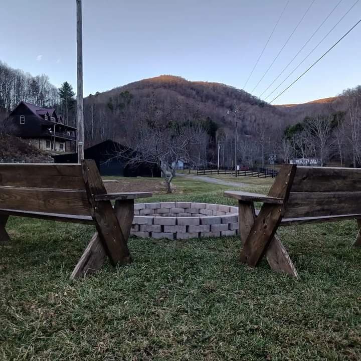 Wild Horse Lodge Cabin - Arcade & Outdoor Theater