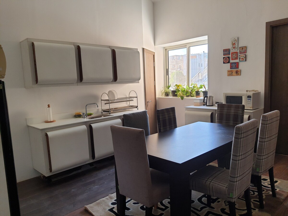 Maadi的CUMIN房间，共用卫生间和厨房配备共用卫生间和厨房