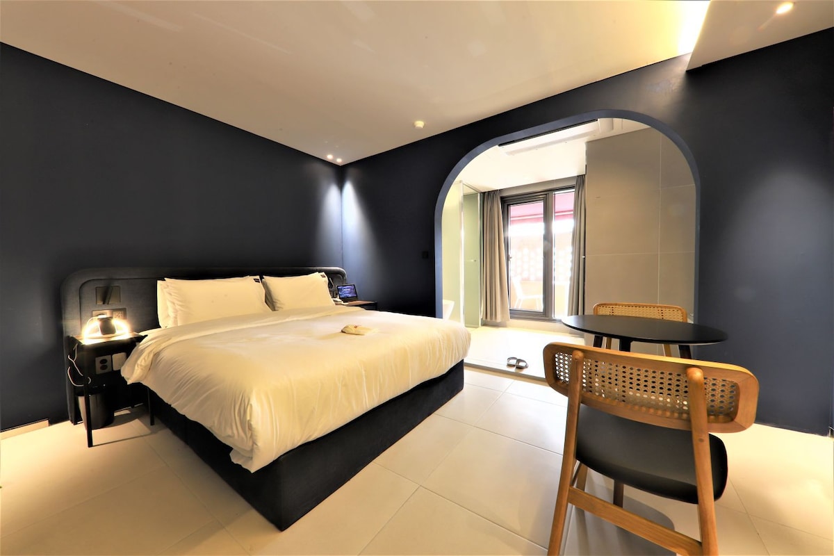 [Mute Hotel Premium 4]位于釜山南区Daeyeon-dong的干净设计酒店（浴缸、造型师）