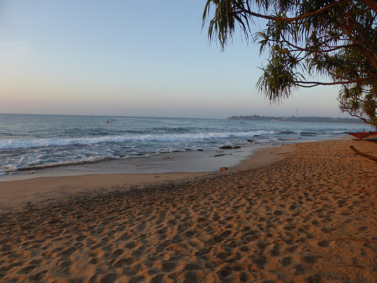 Villa Sunrise, room 1 with beach access