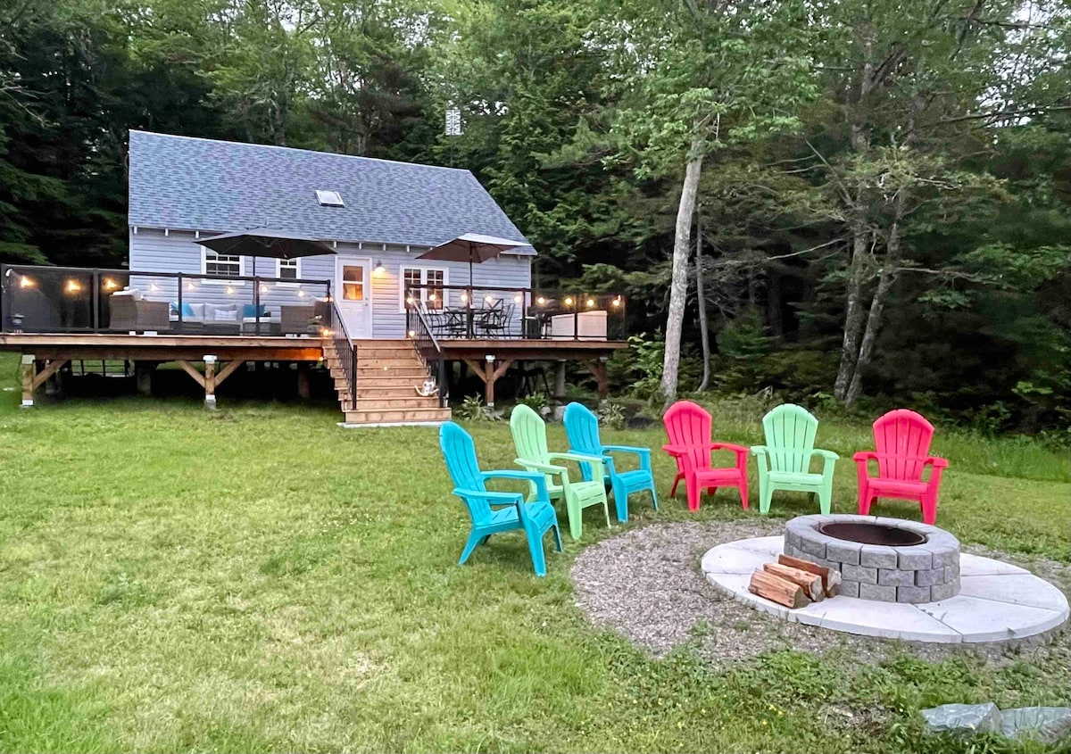 Blue Cove Cottage
On beautiful Sherbrooke Lake