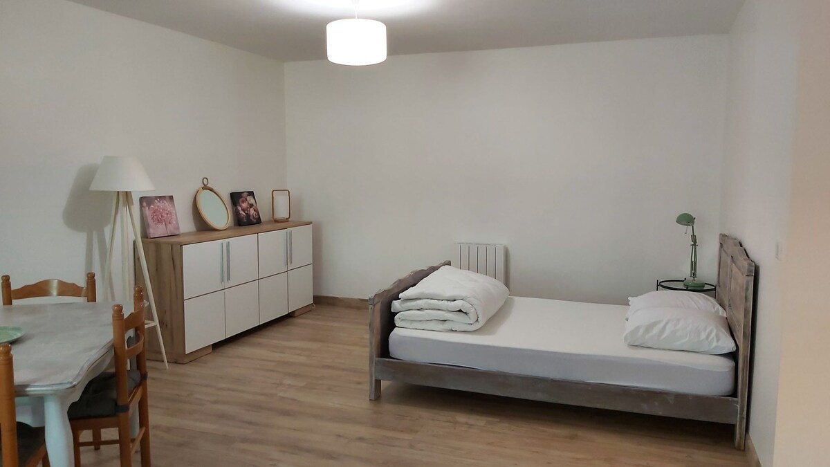 舒适的独立卧室，面积35平方米