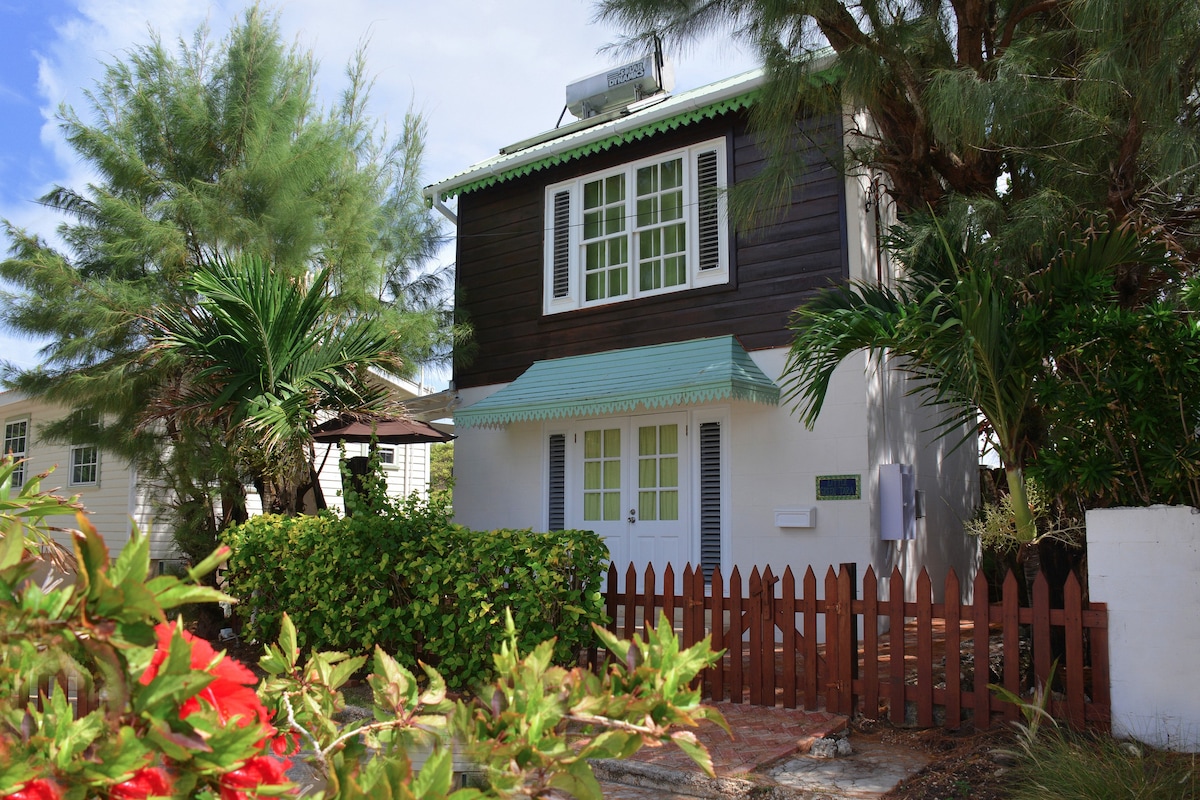 Tiny House for 2: seabreeze & view in Silver Sands