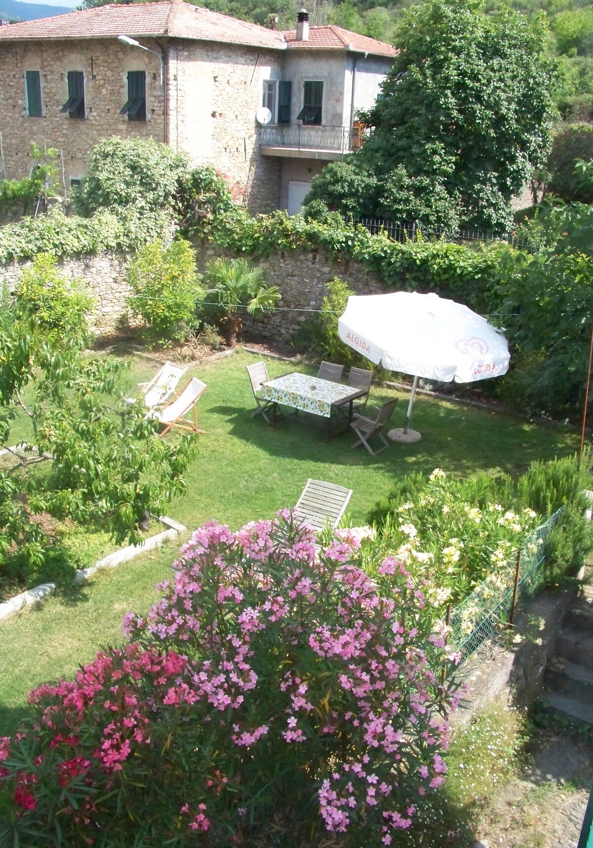 Romantische Wohnung mit tollem Garten, Wifi