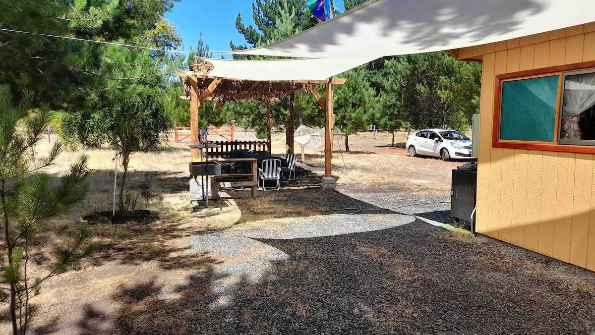 cabaña c/ pergola para asados a pasos del Río Laja