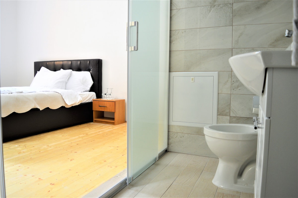 Double room with build-in toilet