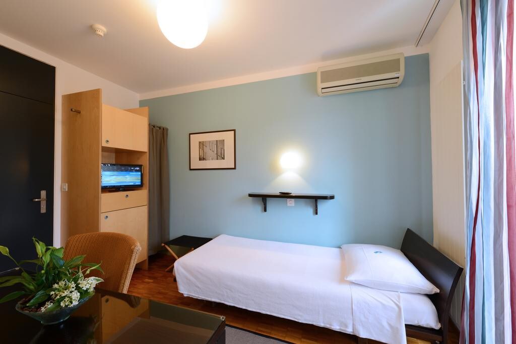 Cosy, smart CLASSIC single room near Lake with AC