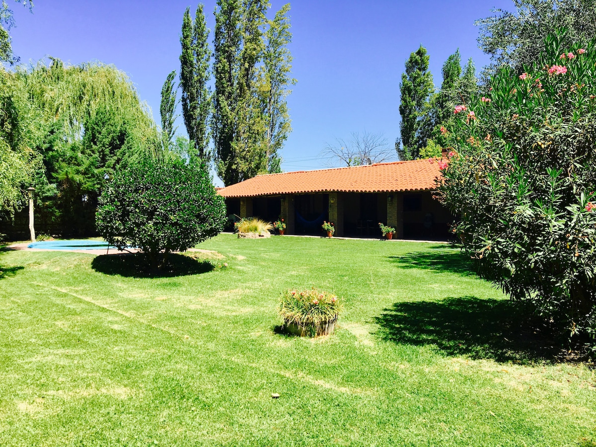 Excelente Casa de Campo en barrio privado para 10