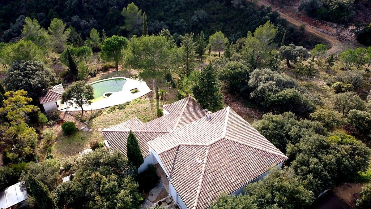 Villa avec piscine au coeur de la  garrigue