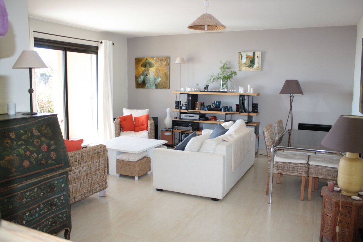 Magnifique appartement avec jardin sur la mer