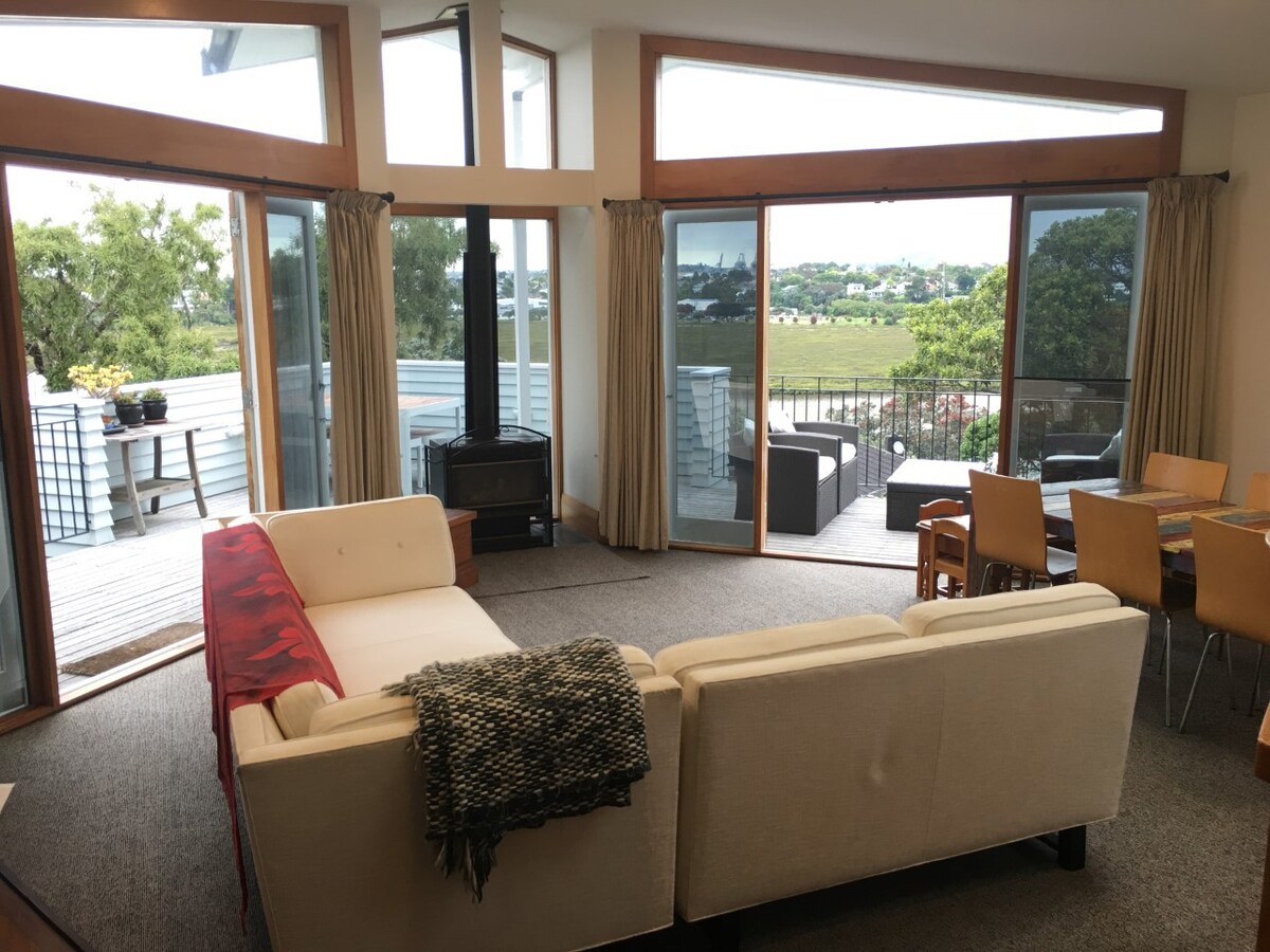 Devonport Bungalow with views