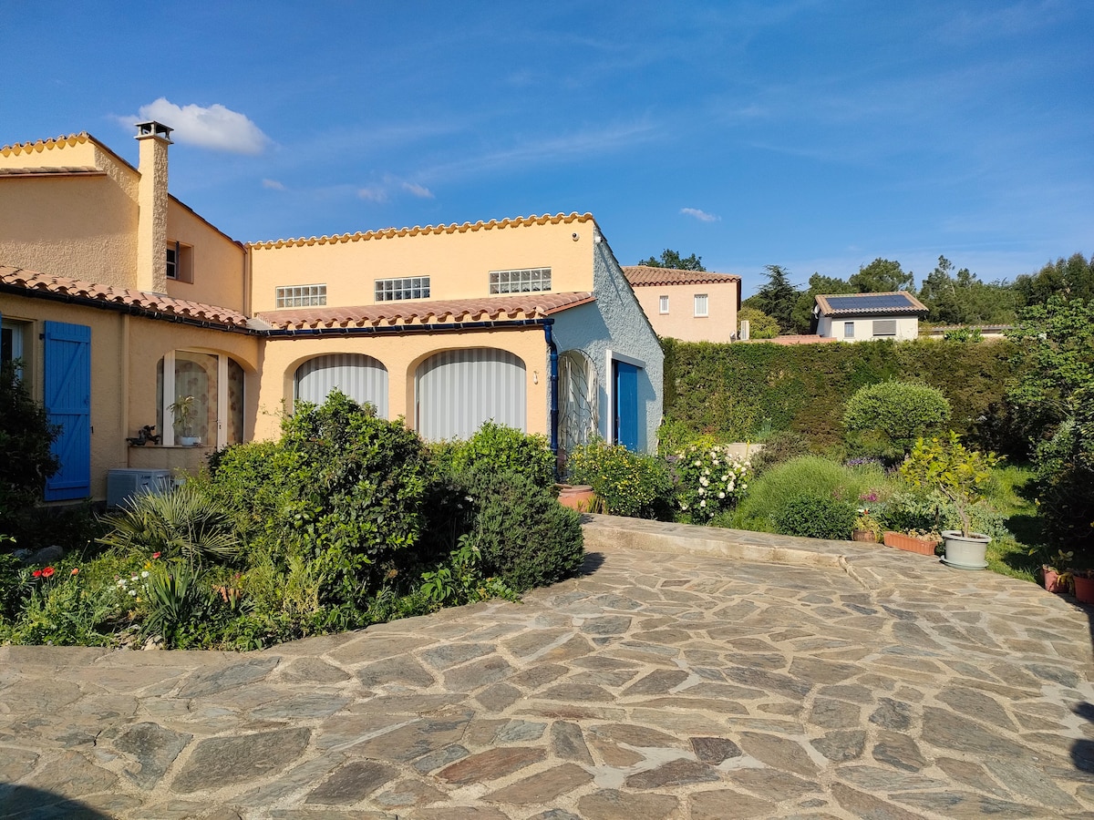 Comfortable master suite with garden § swim pool