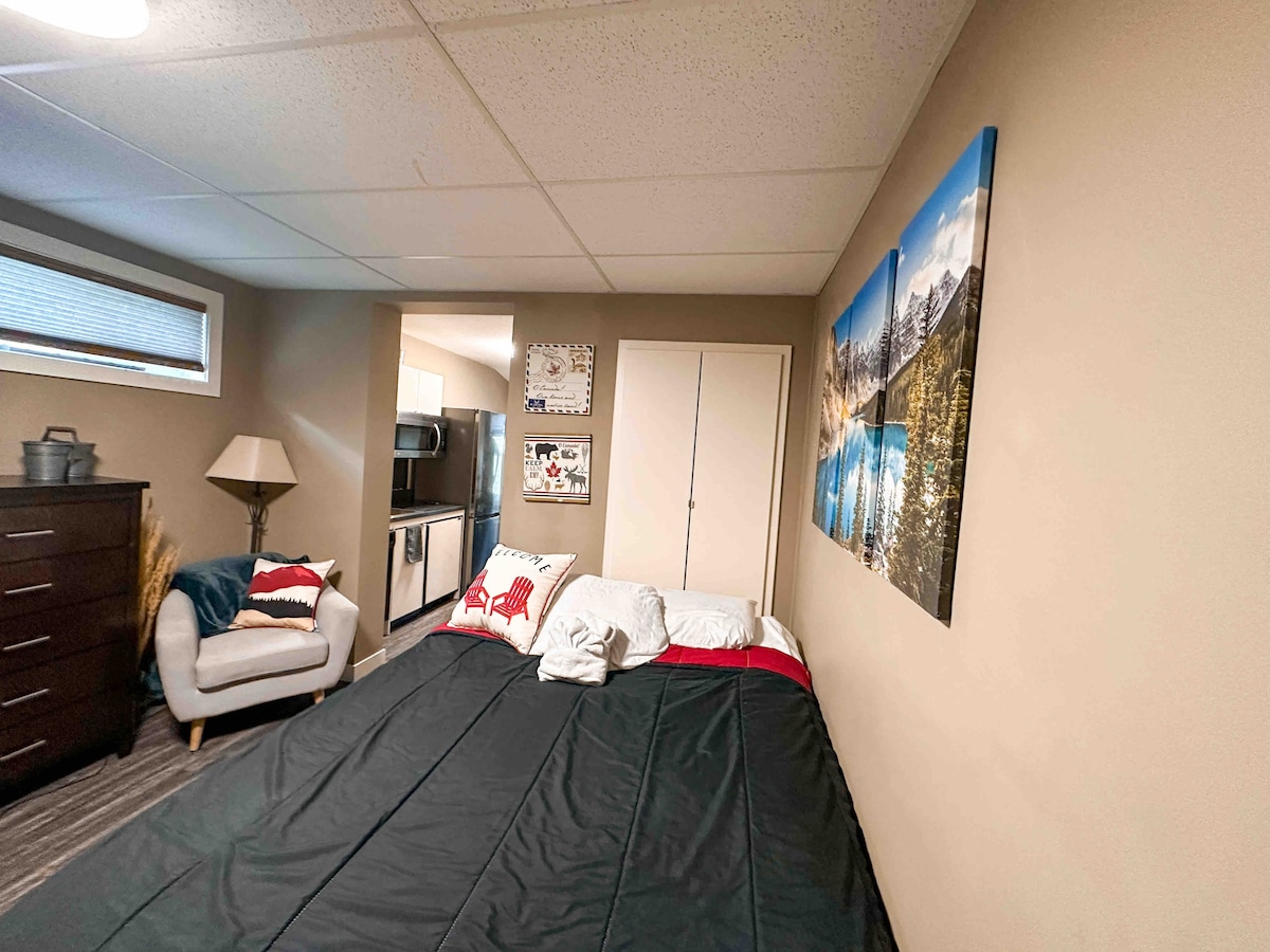 Canada Themed Suite | Central
