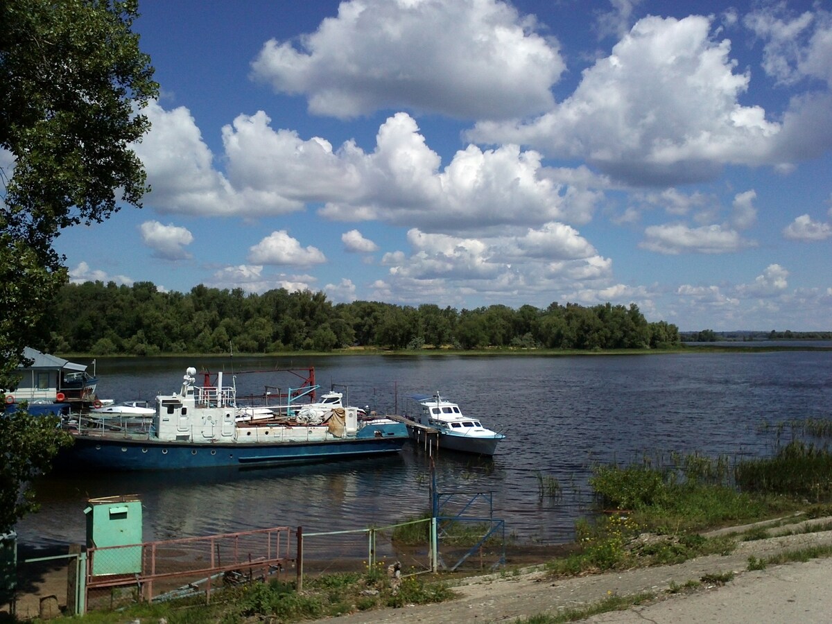 在伏尔加河畔度过愉快的假期。