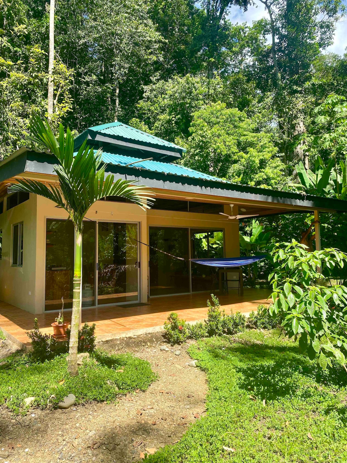 Stylish New Jungle View 1-BR, 1Km to the Beach