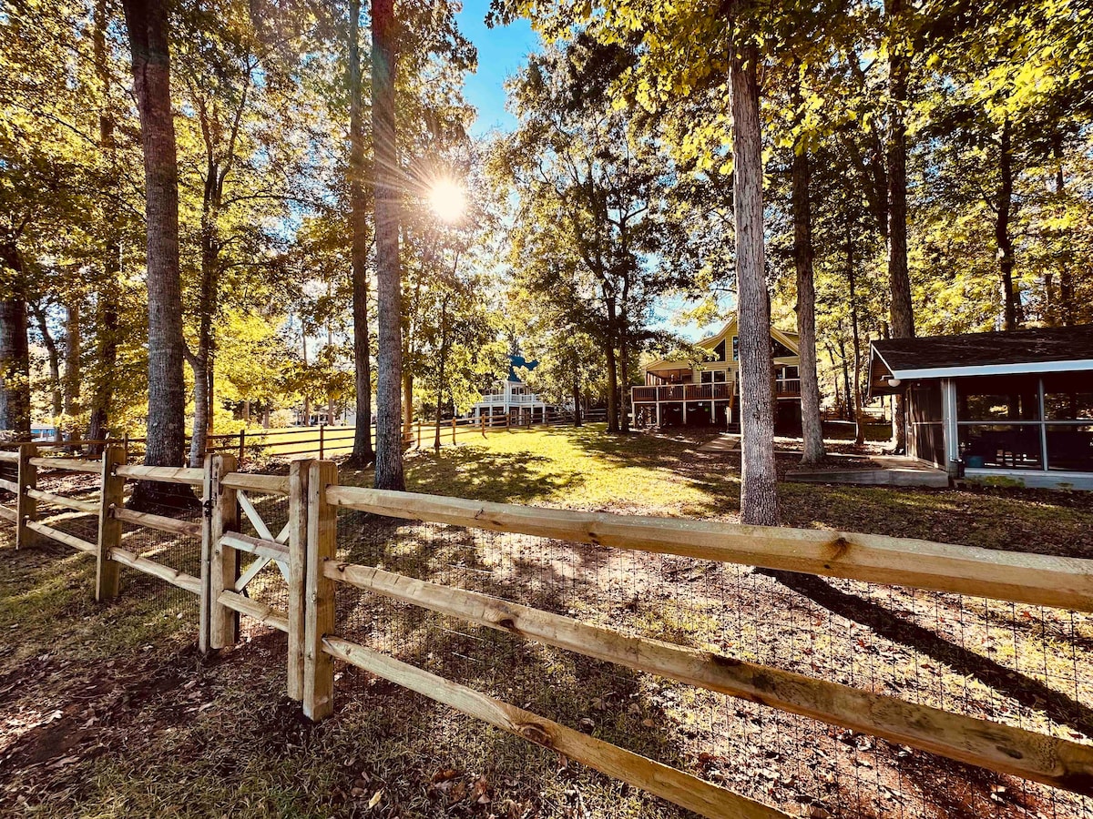 Lakefront Spread | Big-Water, Open-Air Lounge, Spa