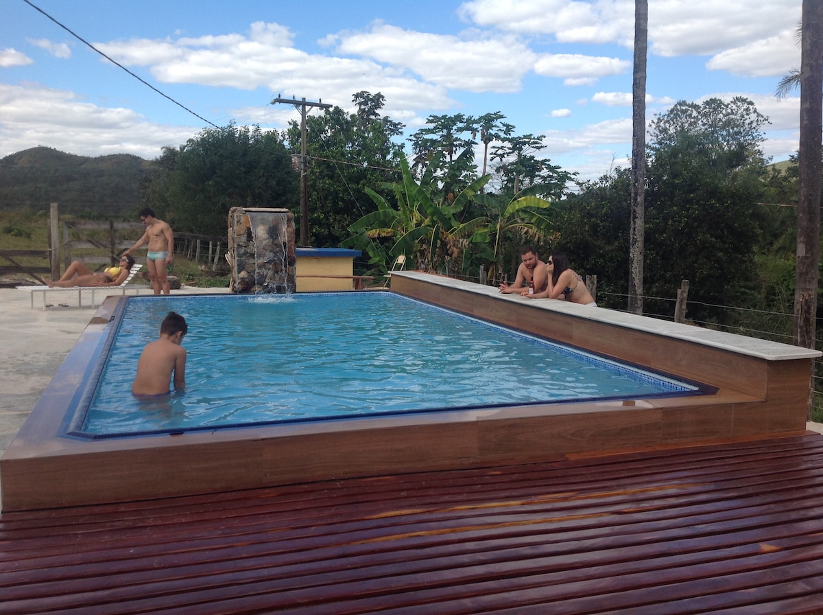 Fazenda Quebra Rabicho ，带加热泳池。