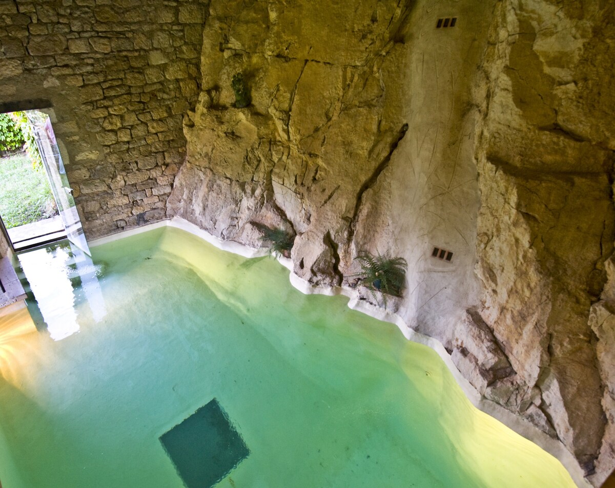 Château de Saint Cirq Lapopie - Piscine couverte