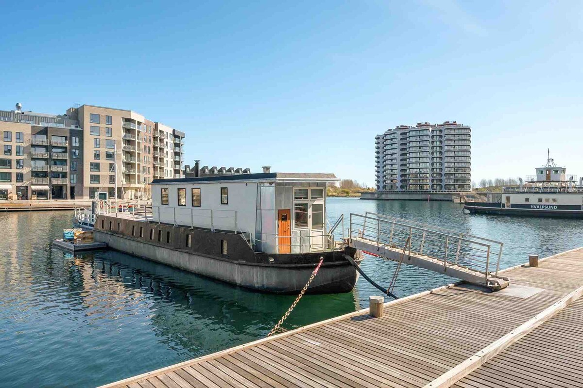 Wonderful House Boat In the canal city of CPH