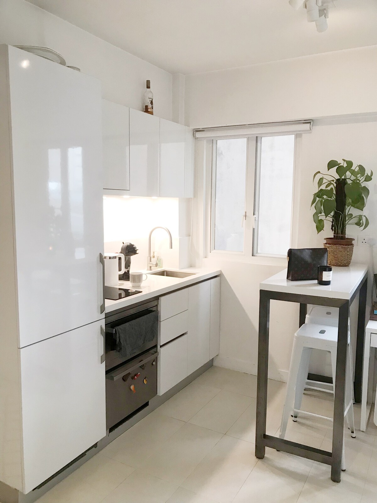 Beautiful Studio Apartment for 2 in Sheung Wan