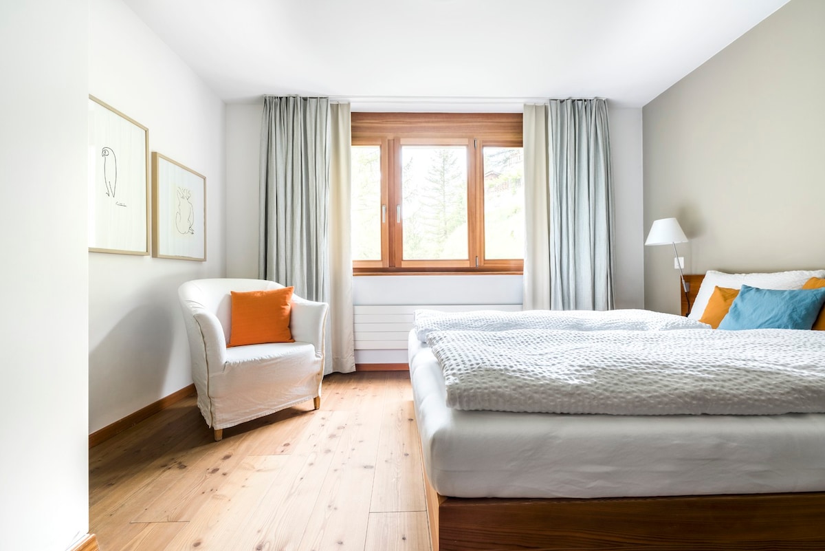 Haus Ari-Resort A und B, (Zermatt), Apartment Paradies, 4,5 rooms for 6 persons, 3 double rooms, 3 bathrooms, 140 m2