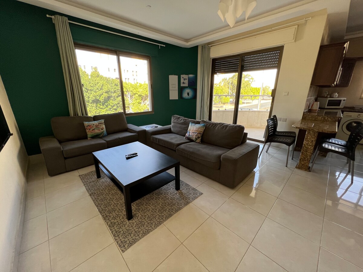 亚喀巴（ Aqaba ）地理位置优越。宽敞的3卧室公寓。