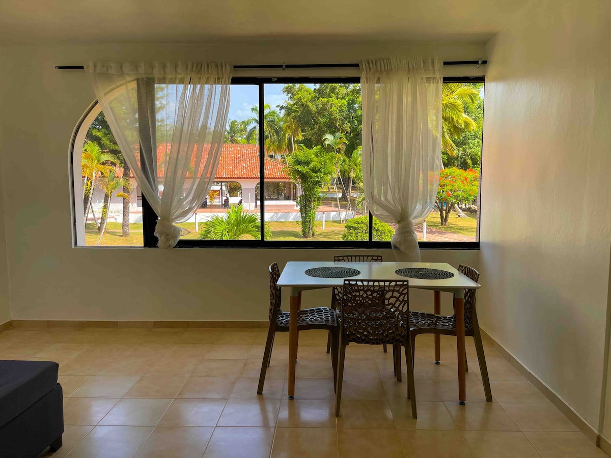 Two Bedroom Apartment in Condominium near beach