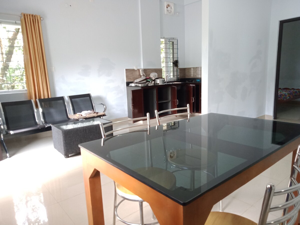 Govindham 2 BHK, Ac & Non Ac,Near to Sreedhareeyam