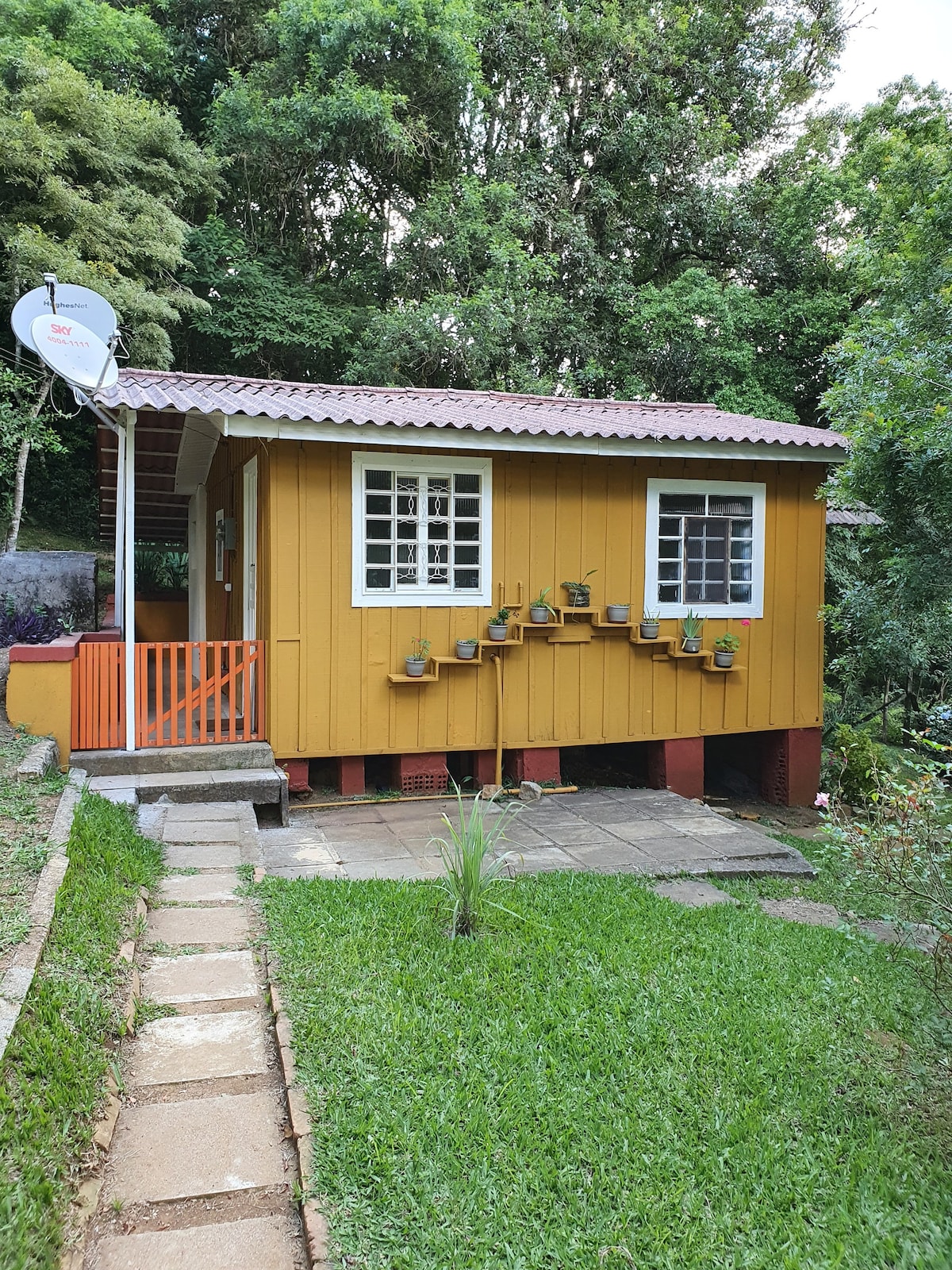 Casa com Jardim e Wi-Fi c/ internet ilimitada.