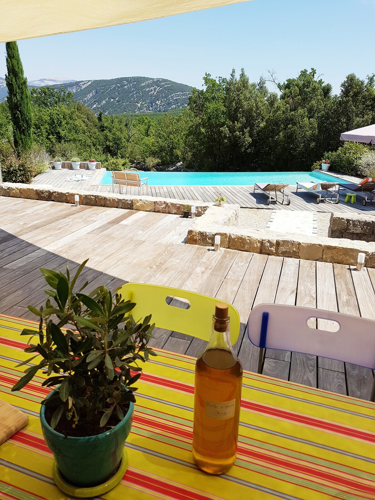 Villa avec piscine privée parmi les oliviers