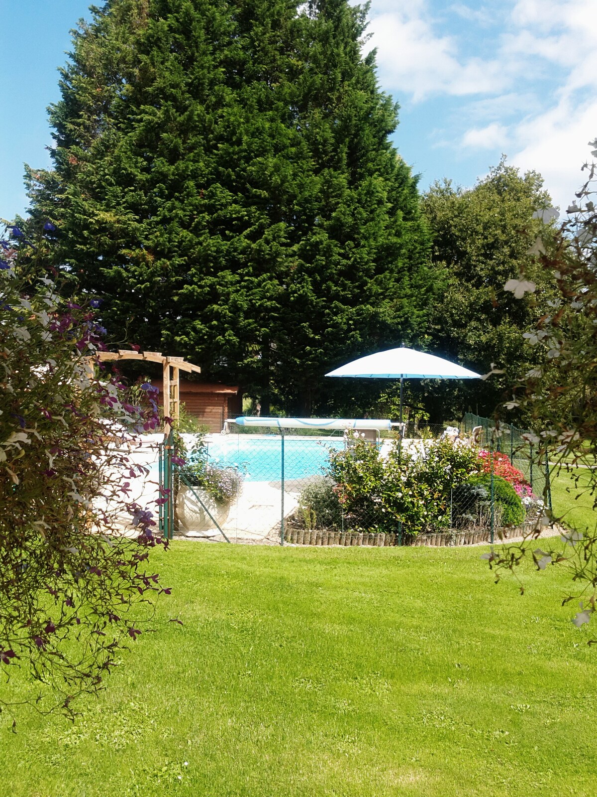 Lake View Vendee Holiday Cottage