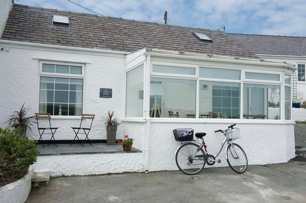 BeachRetreat Cottage-Porthdafarch Anglesey Sleeps4