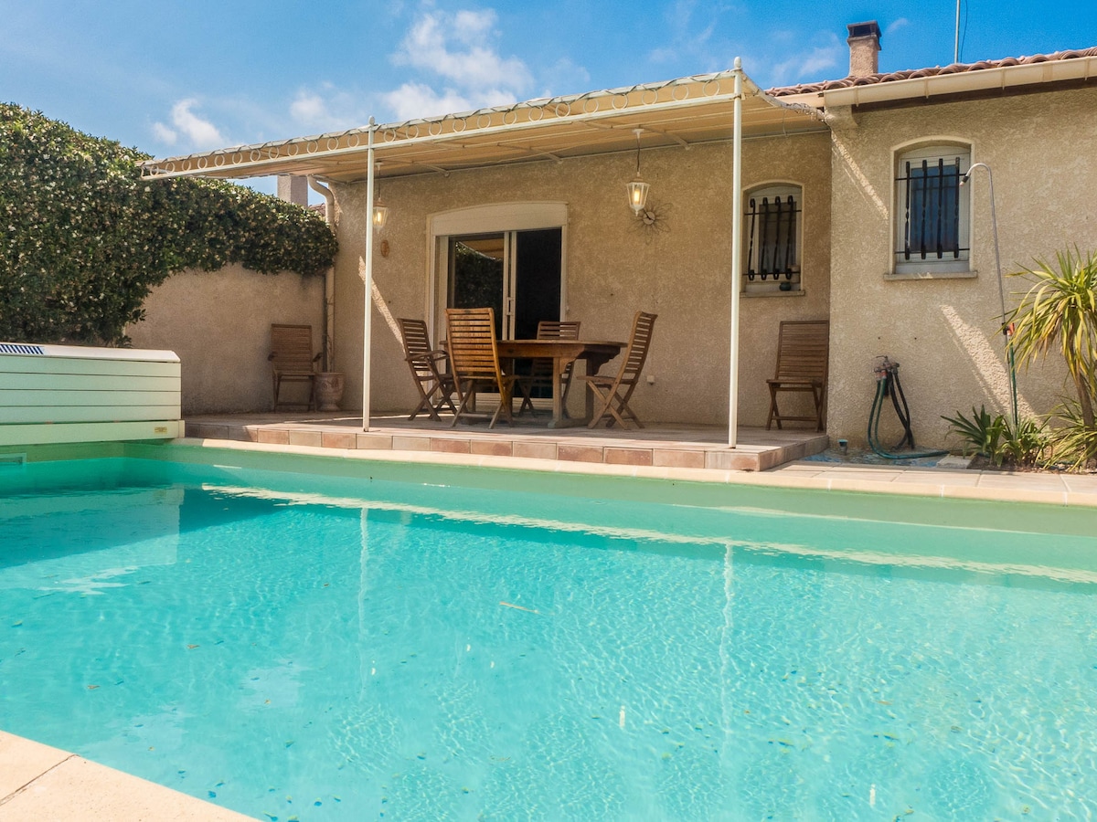 宁静的别墅，带私人泳池，位于纳邦（ Narbonne ）