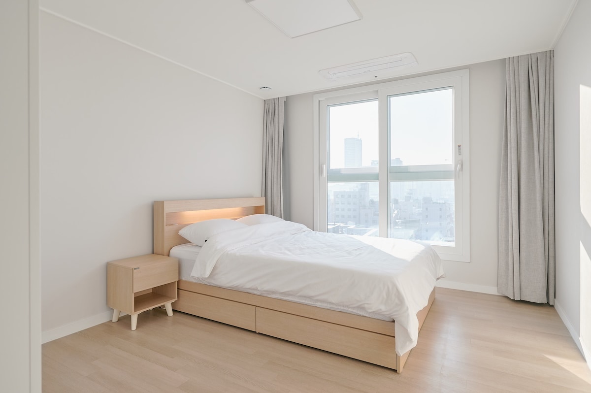 Opensale/New/ddp,SNUH/3Rooms/75"TV/Seoultower view