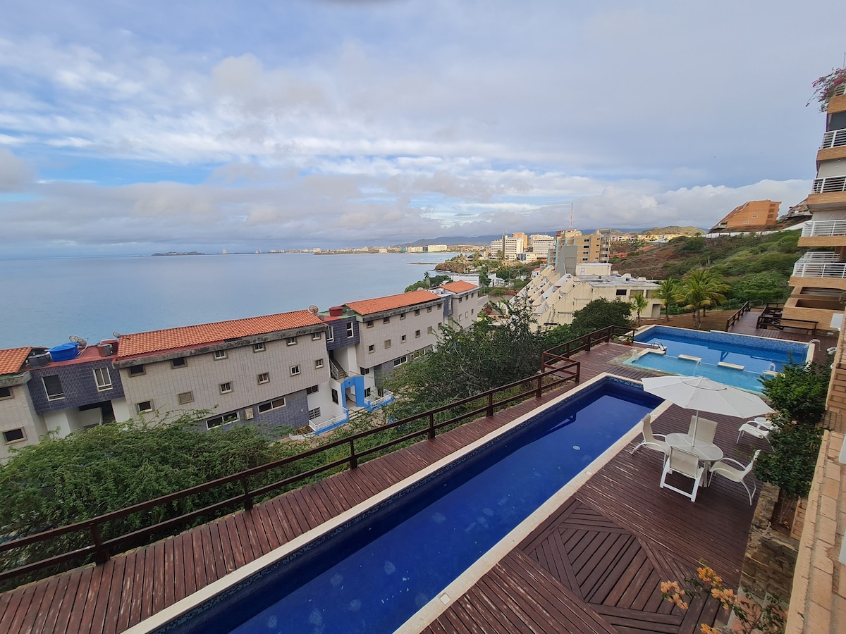 Hermoso y amplio apartamento con vista al mar