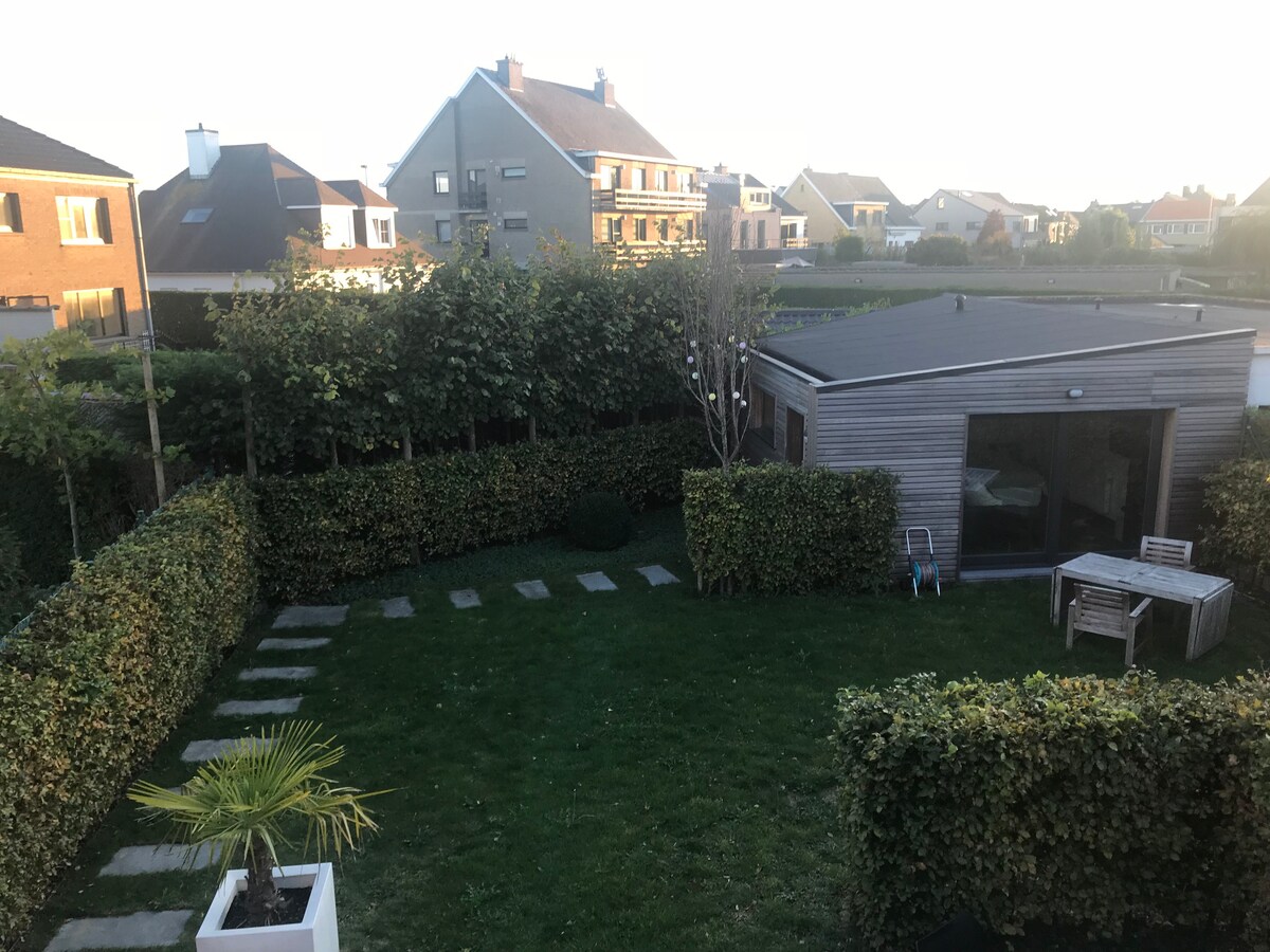 Ostend ，南向花园中的微型住宅