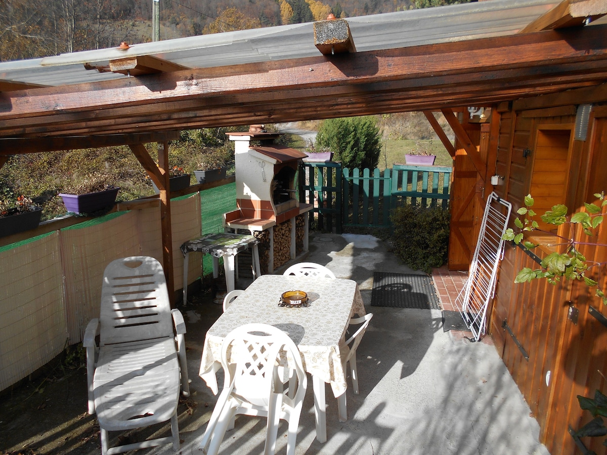 loue F1 dans un cadre calme avec terrasse