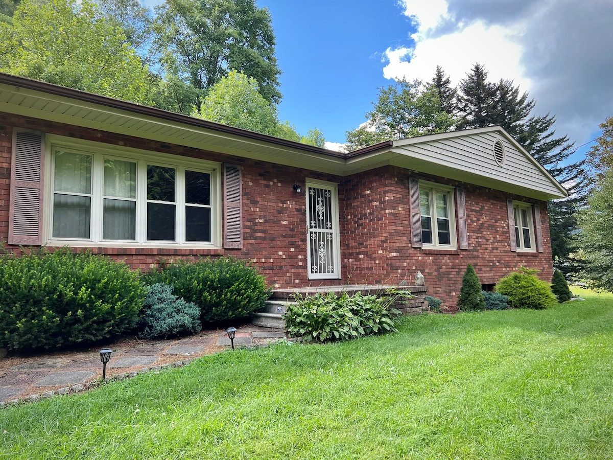 Creekside Rural Retreat in Beautiful Ashe County