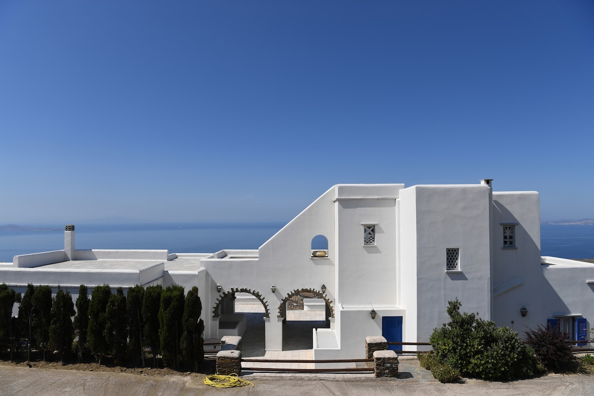 Tinos Sky别墅，设有8间卧室和泳池