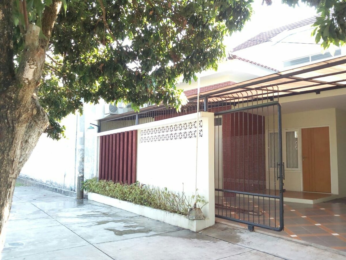 Kos premium tahunan fasilitas hostel salatiga