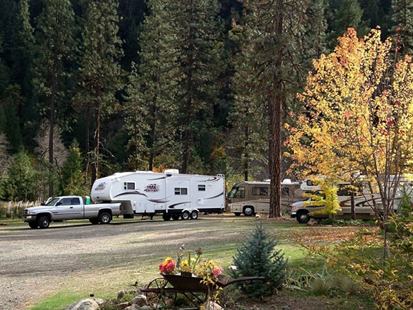 羽毛河温泉（ Feather River Hot Springs ）五个房车站点中的4个