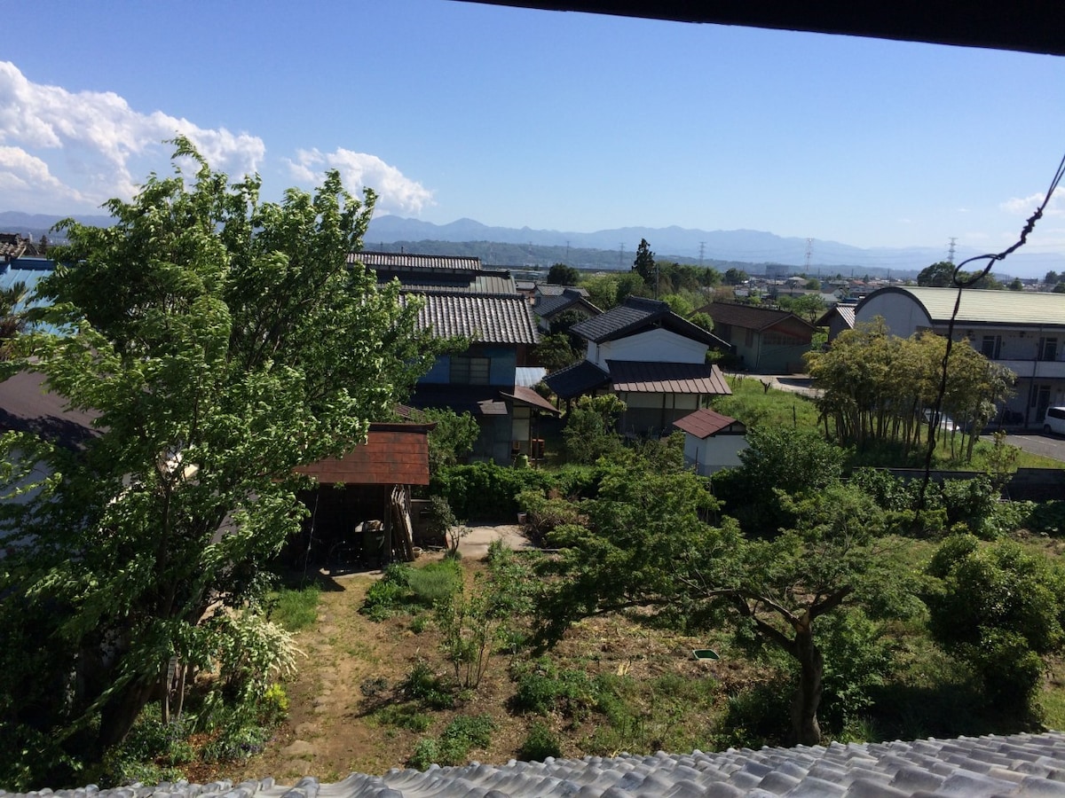 四季を感じる庭と縁側   (grass-colored inn)