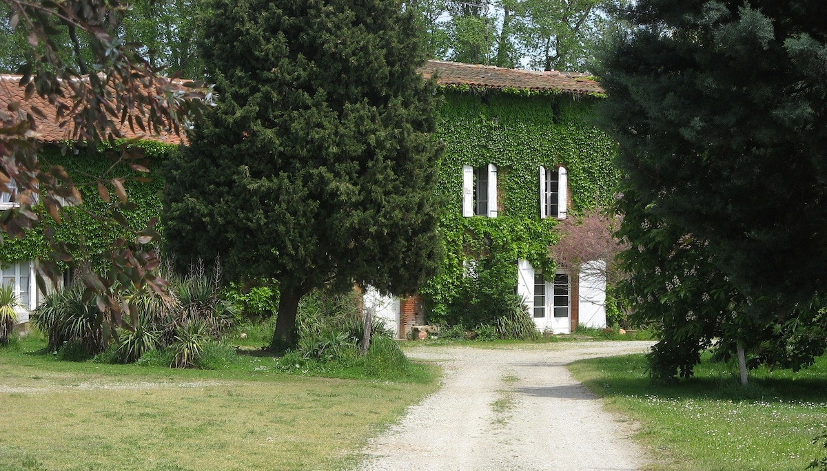 Mazères. Gîte de Palosse. 乡村和家庭住宅。