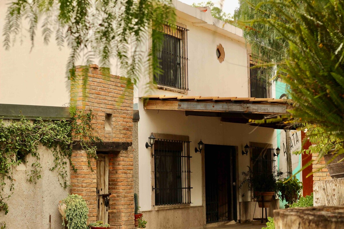 Casa Juanita/Rancho Entre Olivos Feria San Marcos